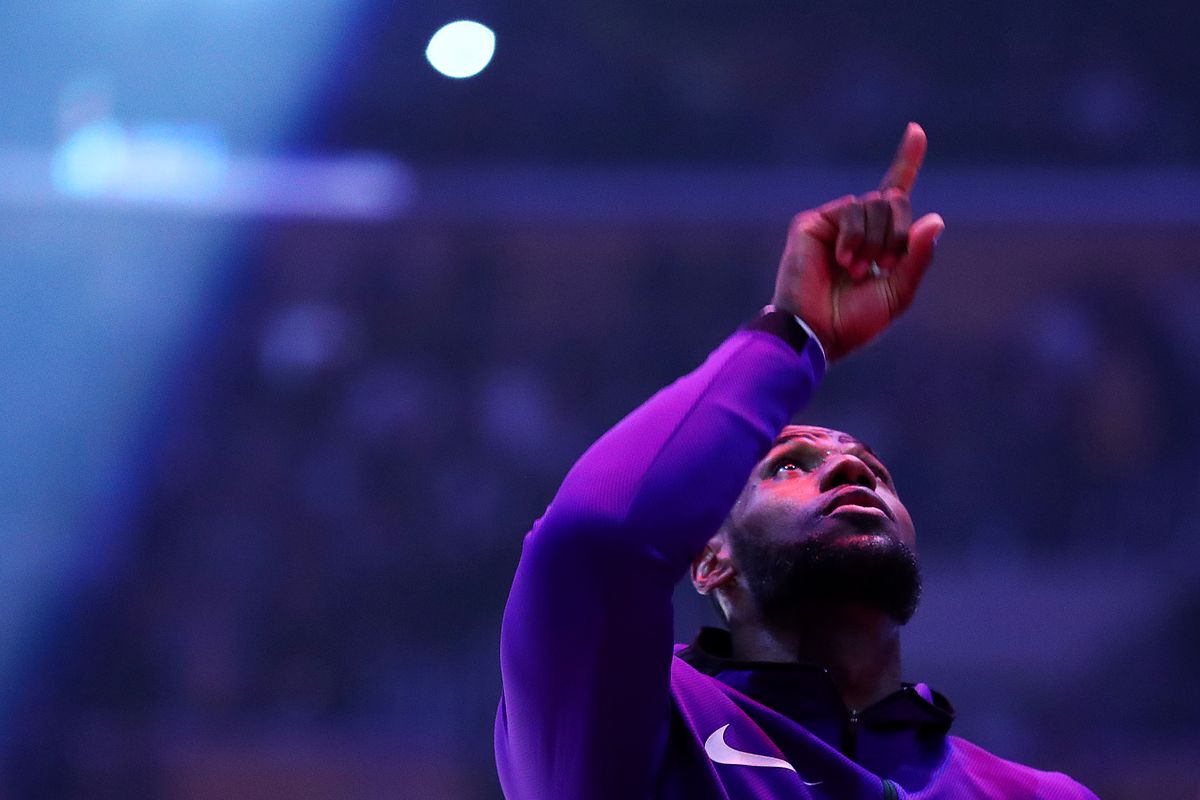 Vì sao LeBron James luôn yêu cầu phải có đèn cầy trong phòng khách sạn mỗi khi đi đấu sân khách? Vì sao LeBron James luôn yêu cầu phải có đèn cầy trong phòng khách sạn mỗi khi đi đấu sân khách?